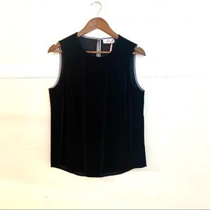 NWT Vineyard Vines Black Sleeveless Velvet Top
